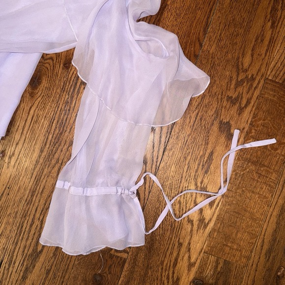 NWT Alice And Olivia Blayne Cold Shoulder Ruffle Blouse Lilac Silk Women's M - Picture 5 of 8